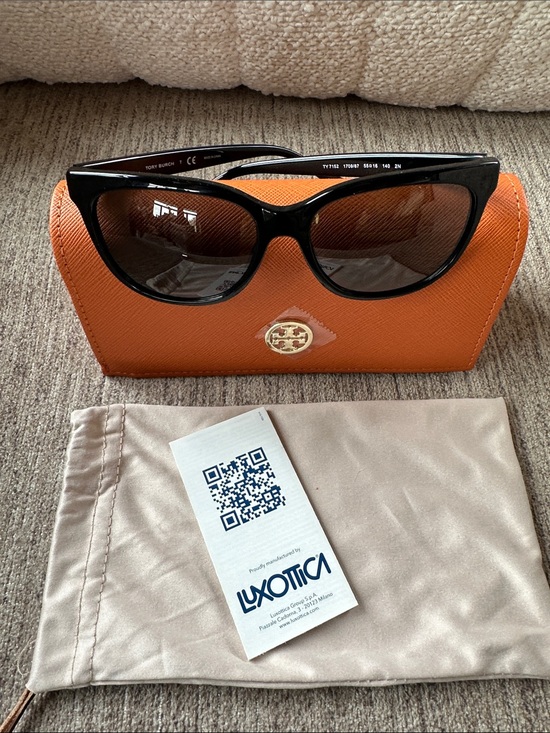 Tory Burch Women\'s Black Pillow Sunglasses TY7152 170987 55 NEW with case! main image 3